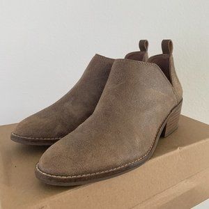 LIKE NEW - Lucky Brand Fayth Ankle Booties